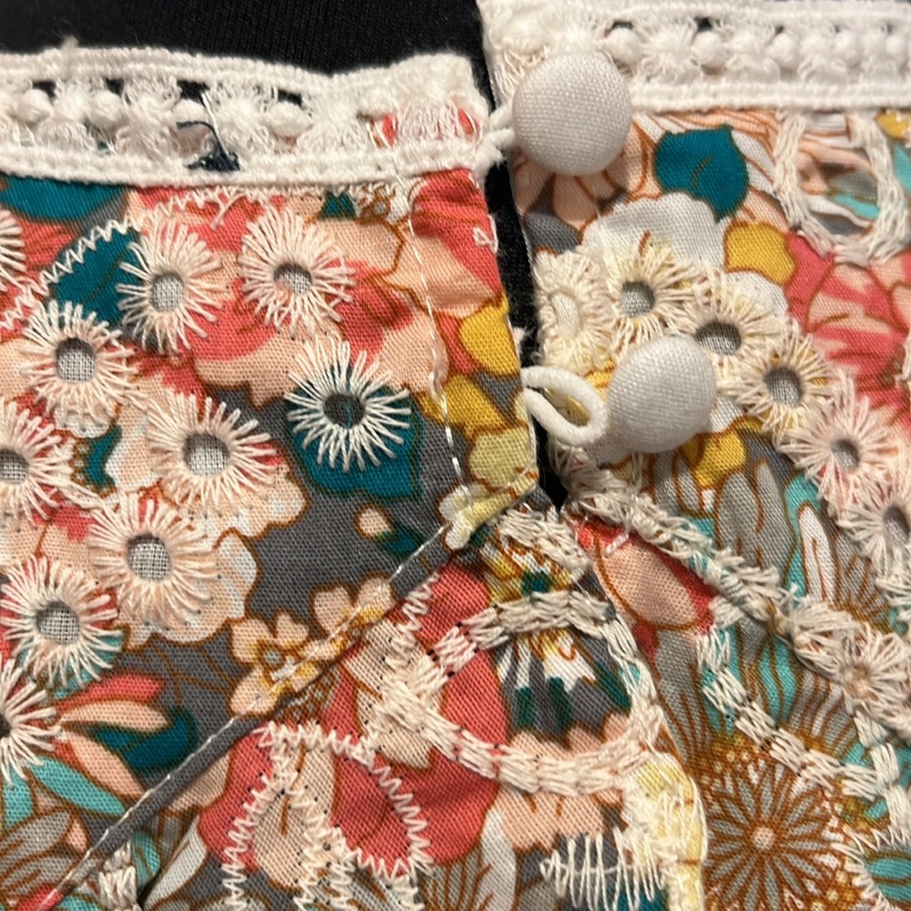 Floral Lace Ruffle Top - Picture 3 of 4
